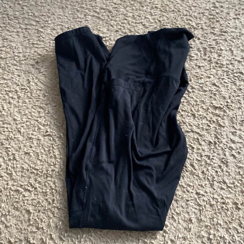 A pair of black aerie leggings